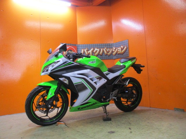 こちらの車両は納車点検を行わないので保証はありませんが支払総額がとってもリーズナブル！勝負価格の一台